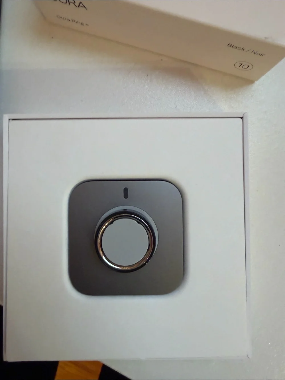Blinks yellow when charging! Oura Ring 4 Smart Ring - Black Size 10